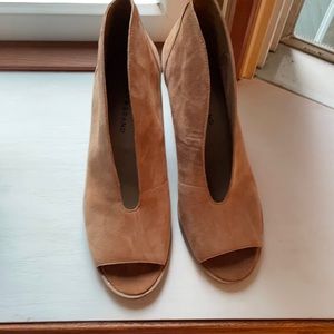 Like NEW Lucky brand bootie